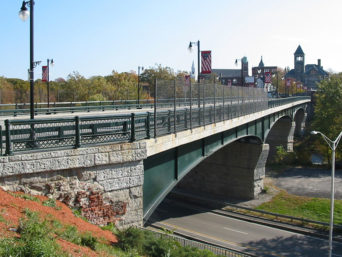 Veterans Memorial Bridge